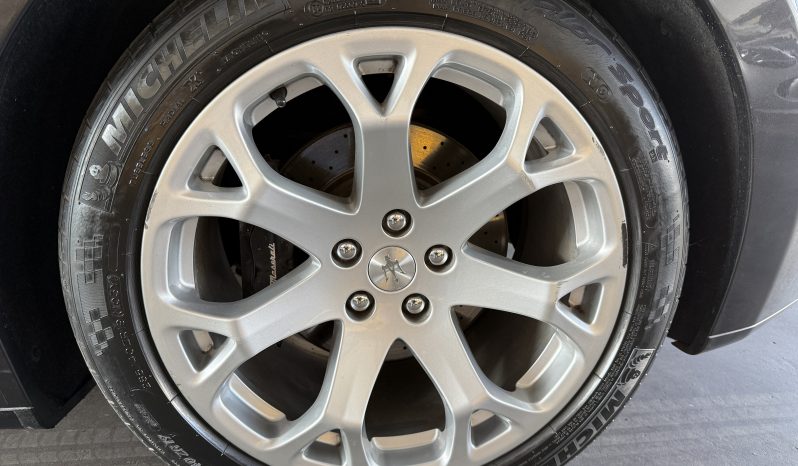 
								Maserati GranTurismo 2008 lleno									