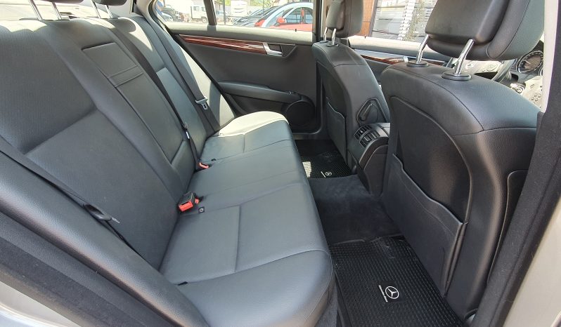 
								Mercedes Benz C180 2011 lleno									