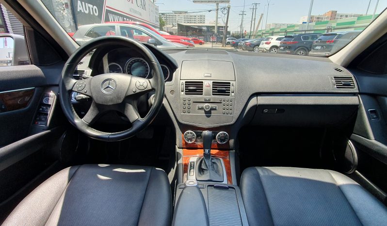 
								Mercedes Benz C180 2011 lleno									