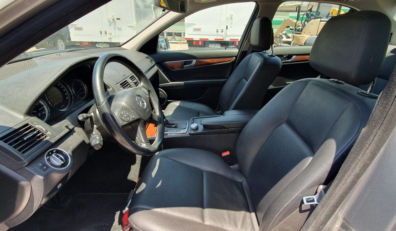 
								Mercedes Benz C180 2011 lleno									