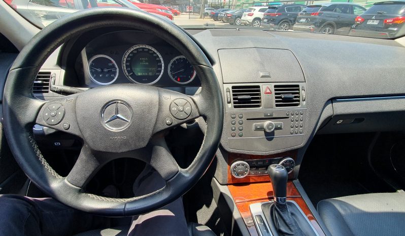
								Mercedes Benz C180 2011 lleno									