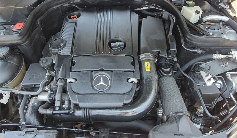 
								Mercedes Benz C180 2011 lleno									