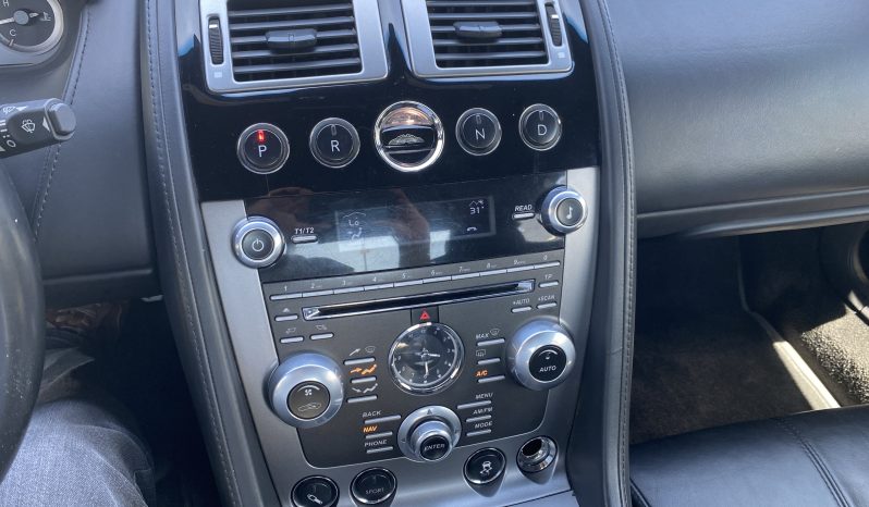 
								Aston Martin DB9 año 2012 lleno									