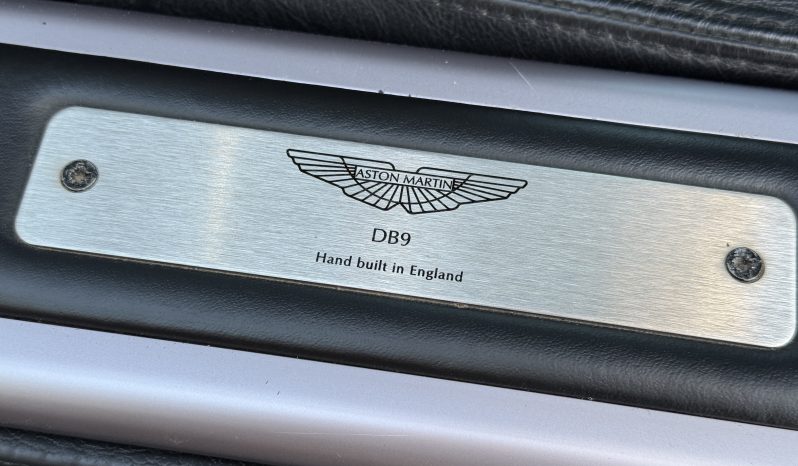 
								Aston Martin DB9 año 2012 lleno									