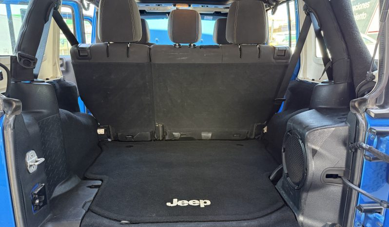 
								JEEP WRANGLER SAHARA 4X4 2015 lleno									