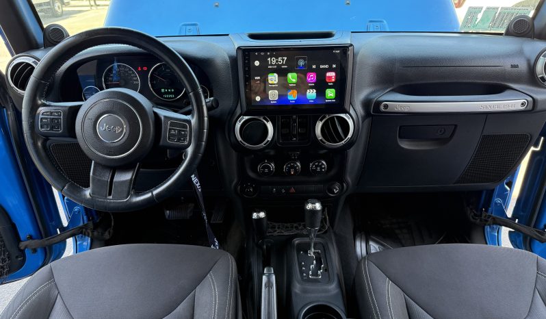 
								JEEP WRANGLER SAHARA 4X4 2015 lleno									