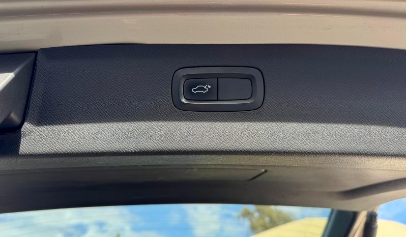 
								Volvo XC90 T5 Kinetic AWD 2.0 Automático 2018 lleno									