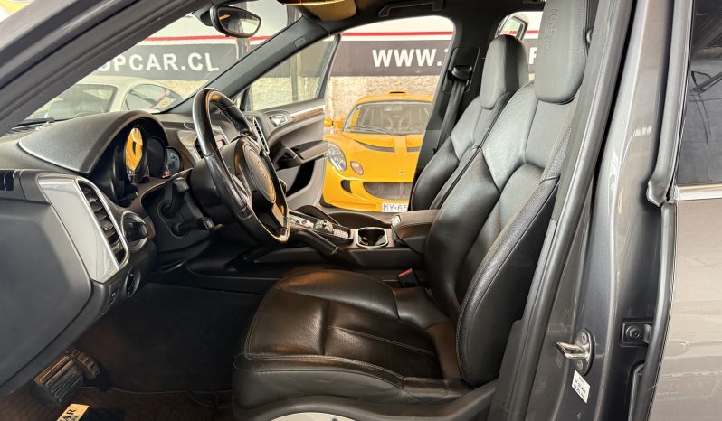 
								Porsche Cayenne año 2012 lleno									