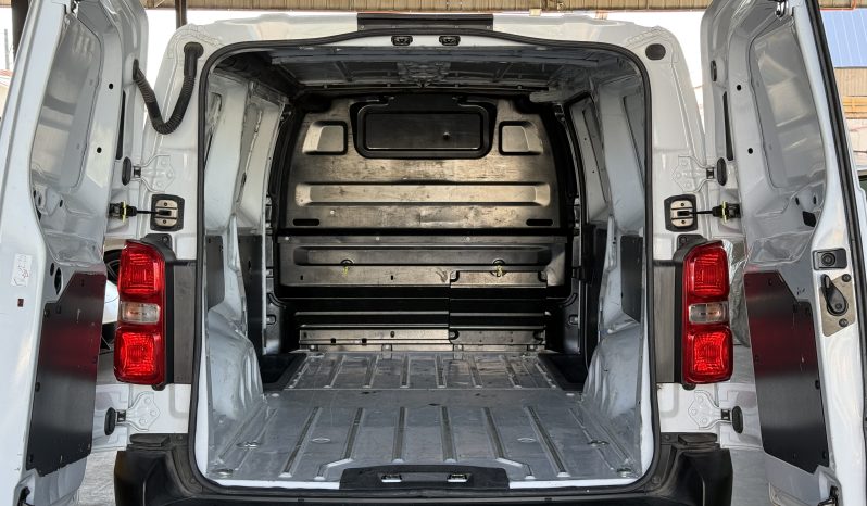 
								Peugeot Expert 2024 lleno									