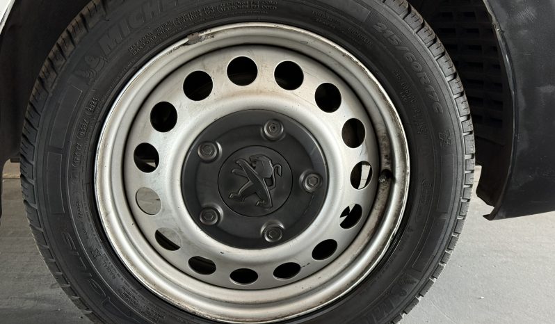 
								Peugeot Expert 2024 lleno									