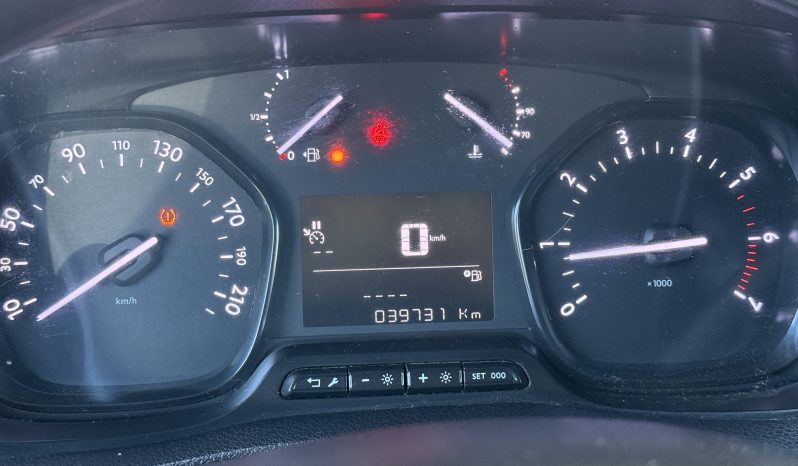 
								Peugeot Expert 2024 lleno									