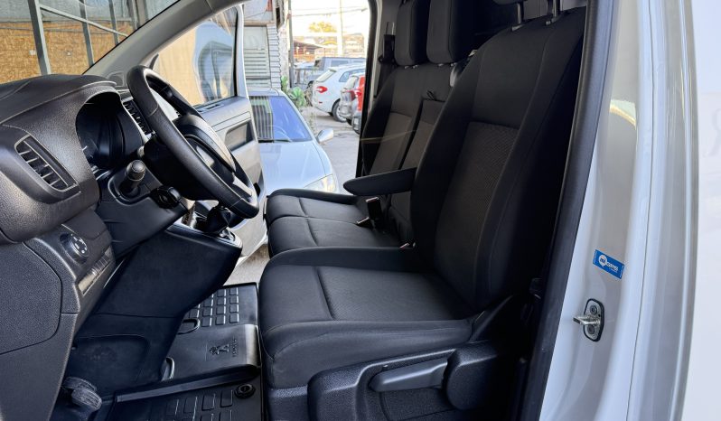 
								Peugeot Expert 2024 lleno									